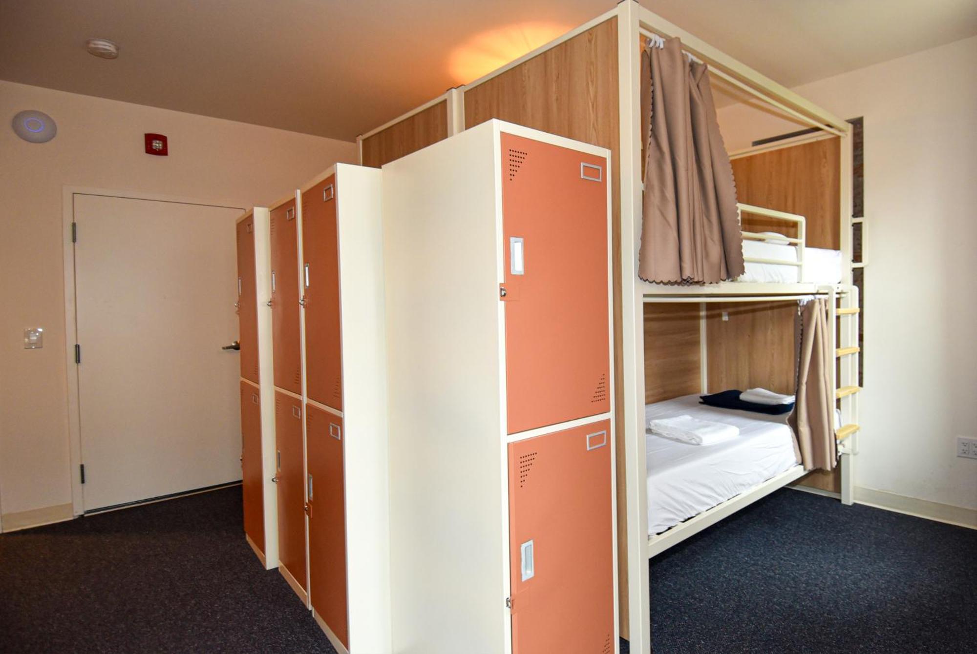 Caravan Hostel Dc 워싱턴 외부 사진