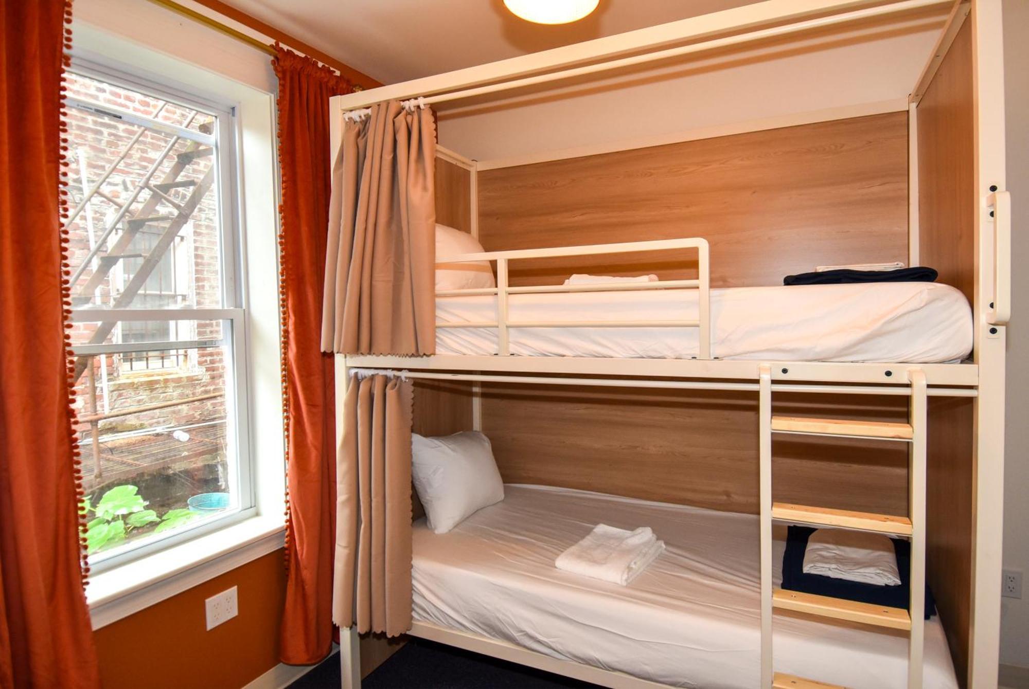 Caravan Hostel Dc 워싱턴 외부 사진
