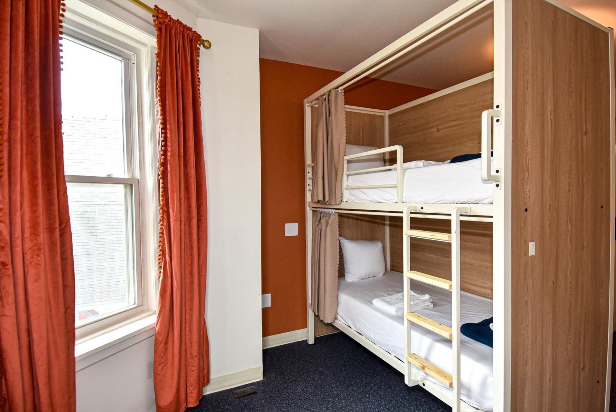 Caravan Hostel Dc 워싱턴 외부 사진